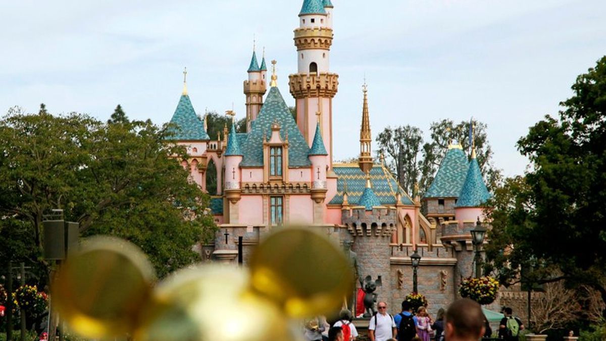Roban remolque con ocho mil boletos para Disneyland