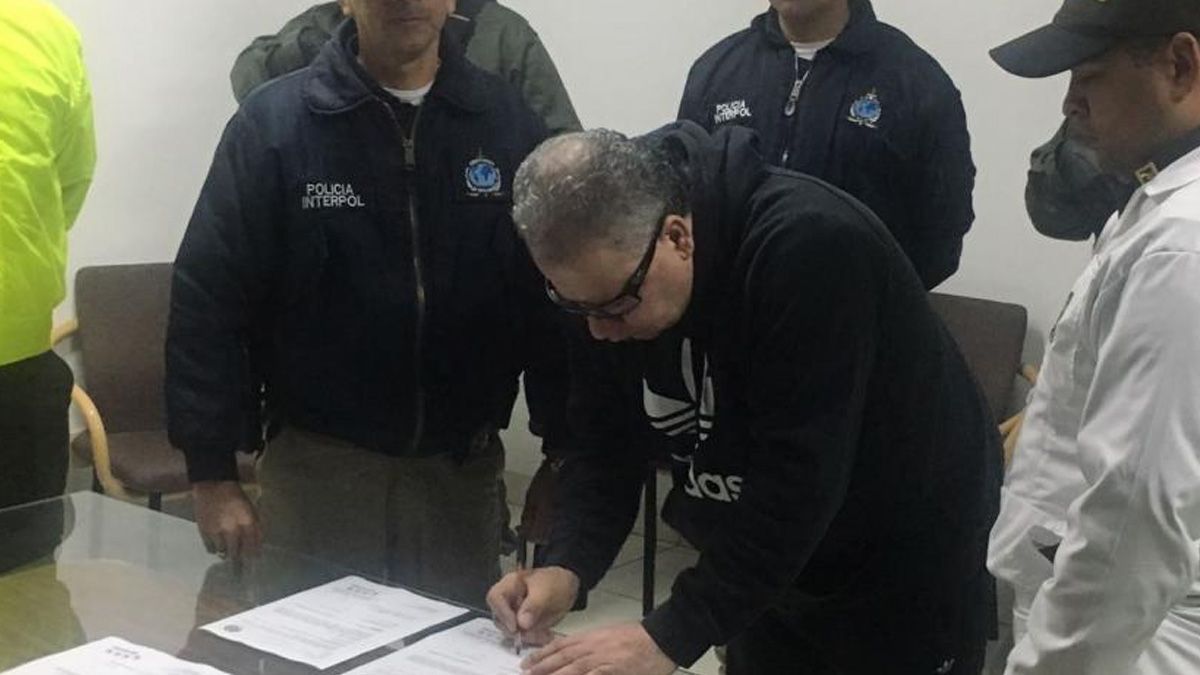 Colombia extradita a EE.UU.  a ex jefe paramilitar