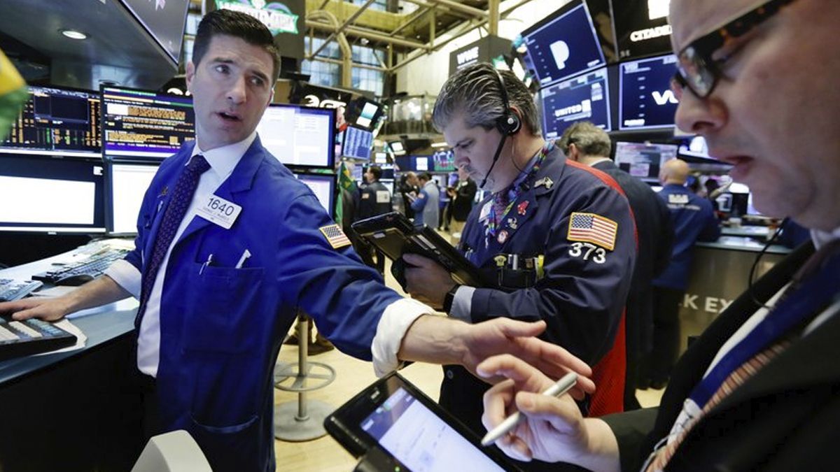 Cae Dow Jones por conflicto comercial con China