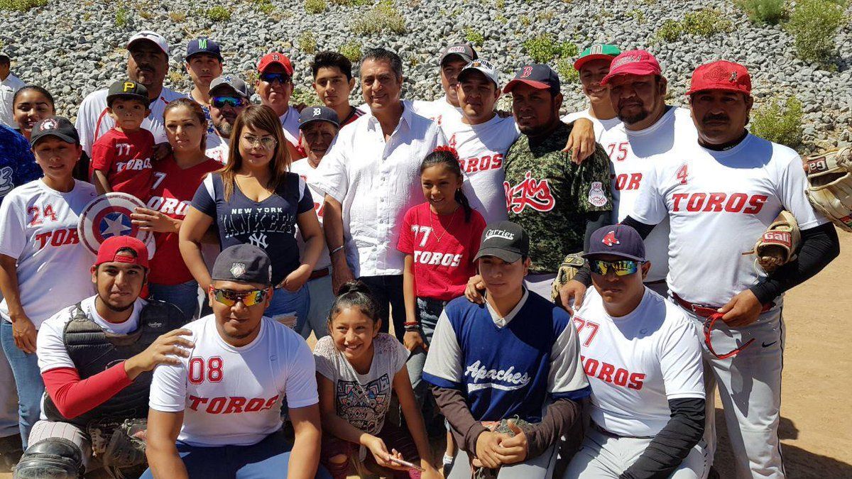 El Bronco visita deportistas en Nuevo Léon