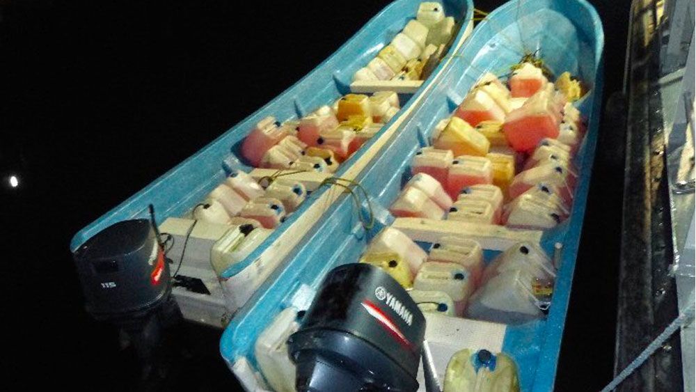 Marina asegura embarcaciones con 155 bidones de combustible