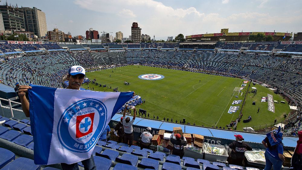 #Video Albañiles se despiden del Estadio Azul a días de su demolición