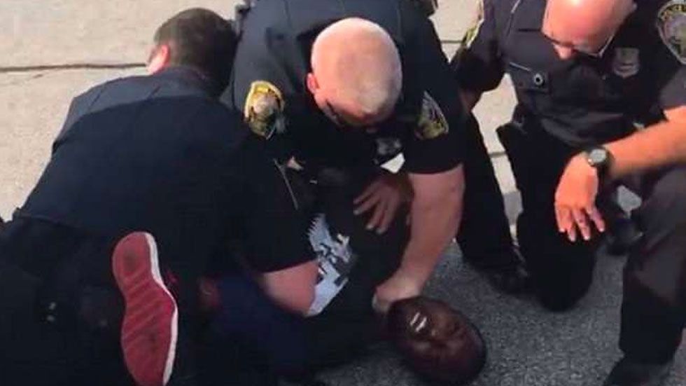 #Video Policías someten a exjugador de la NFL