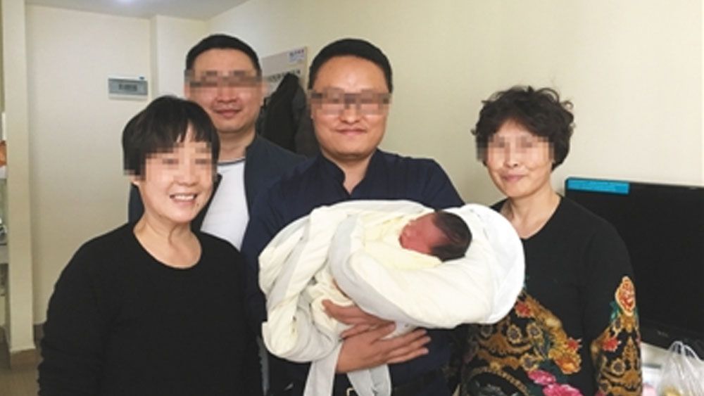 Nace bebé cuatro años después de la muerte de sus padres