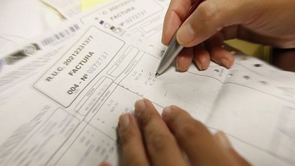 Detienen a ejecutivo de empresa por defraudación fiscal