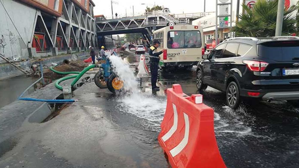 Cierre parcial en Eje 3 Oriente por fuga de agua