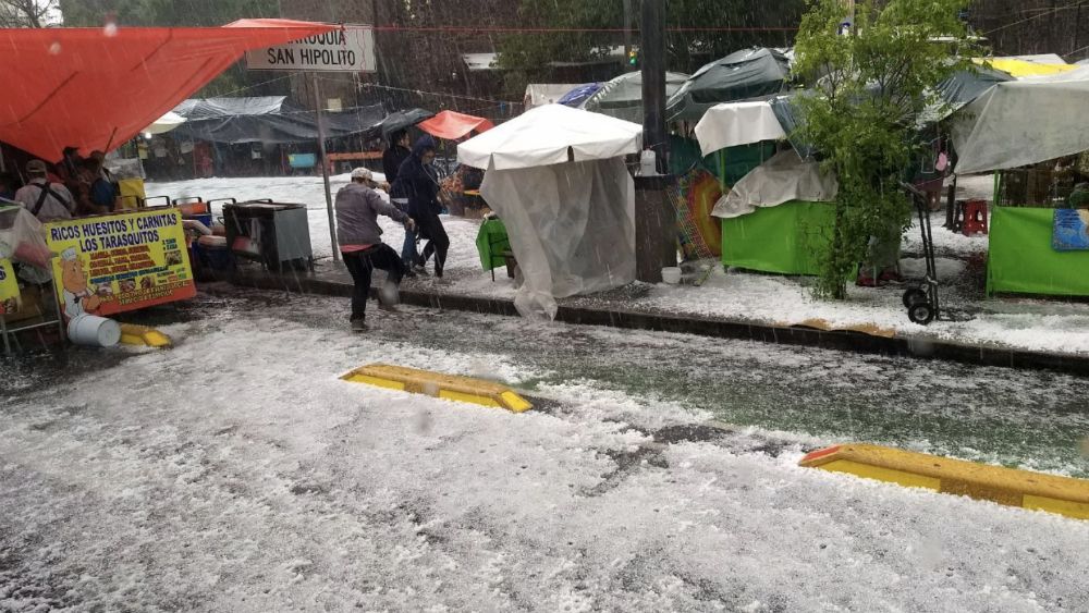 Granizo y lluvia fuerte caen en diversas zonas de la CDMX