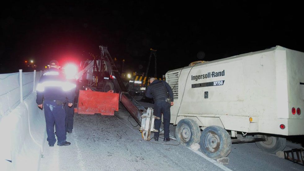 Grúa aplasta a trabajador en obra de tren México-Toluca