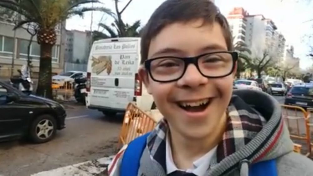 #Video Así recibieron a campeón de natación con Síndrome de Down