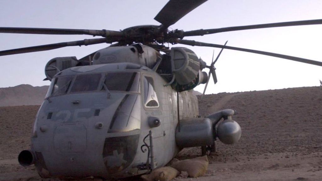 Mueren cuatro marines al estrellarse helicóptero en EE.UU.