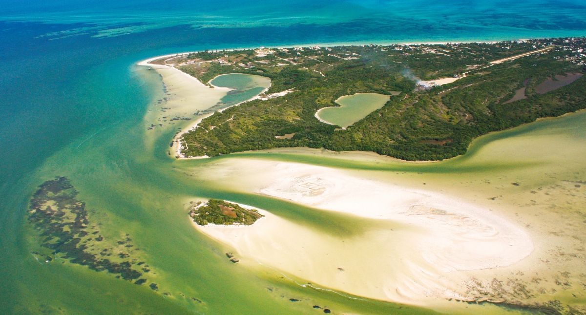 Inician Controversia Constitucional para defender Holbox