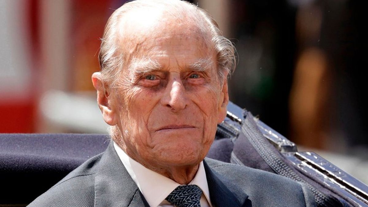 Hospitalizan al príncipe Felipe para cirugía de cadera