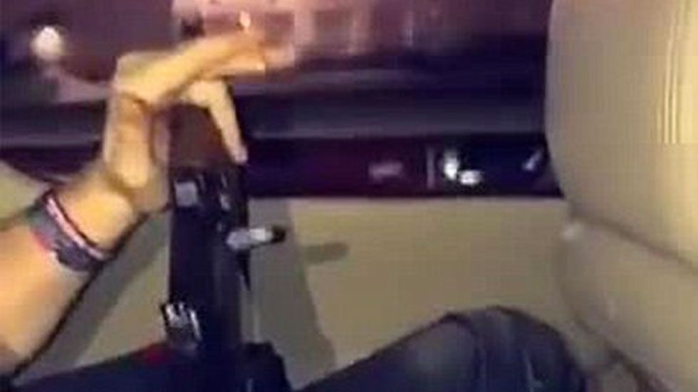 #Video Policía busca a hombre que se grabó disparando desde un automóvil