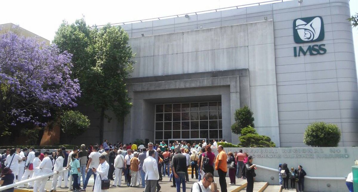 Desalojan hospital del IMSS en la Del Valle por olor a gas