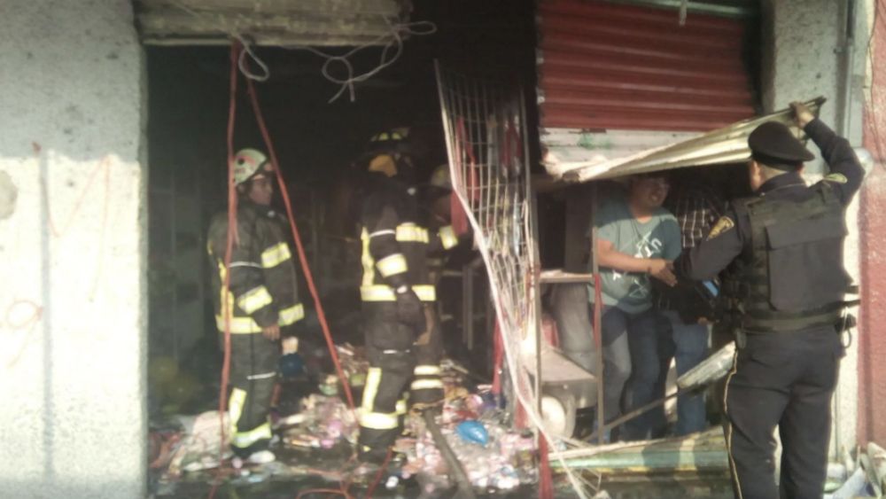 Se incendia bodega de juguetes en la Merced Balbuena