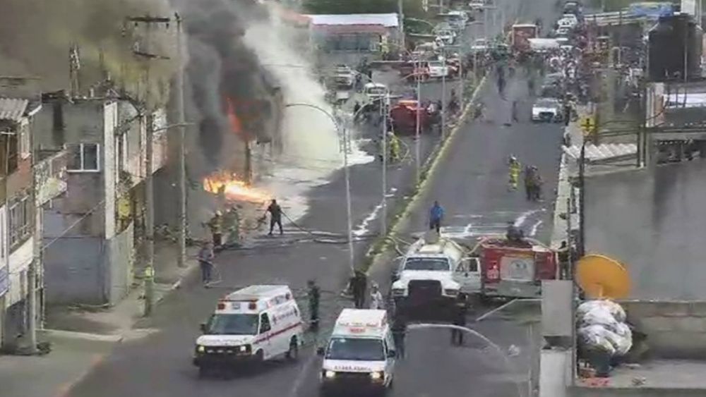 Fuerte incendio consume bodega en el Estado de México