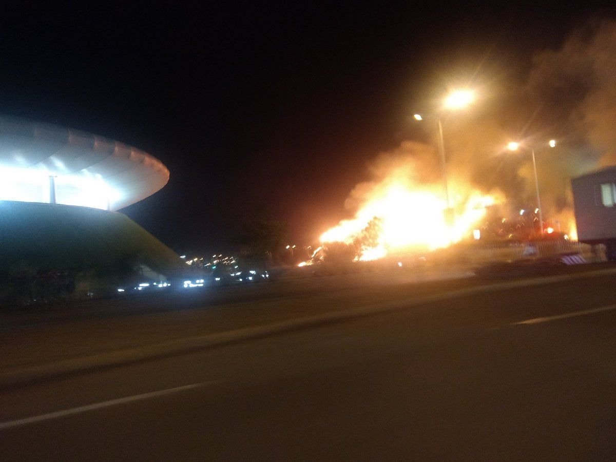 #Video Incendio frente al Estadio Akron