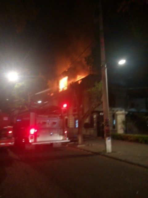 Incendio consume edificio de la Universidad de Londres en Roma Norte - incendio-roma-norte-5