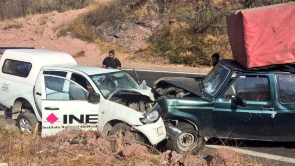 Se accidentan cinco trabajadores del INE en Puebla
