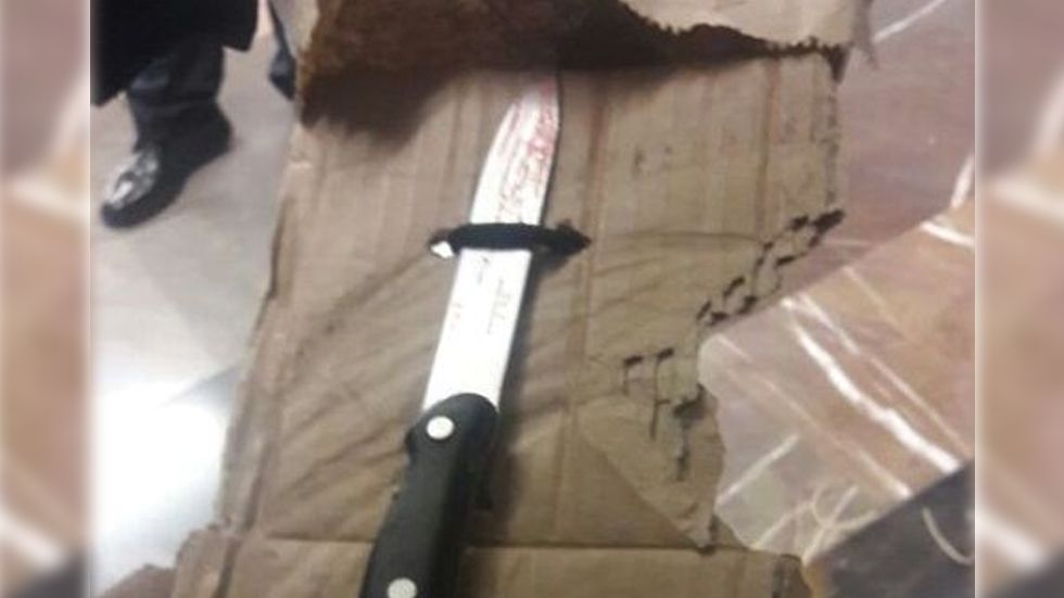 Sujeto agrede con cuchillo a personas afuera de Metro Juanacatlán Sujeto agrede con cuchillo a personas afuera de Metro Juanacatlán