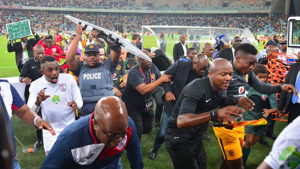 #Video Disturbios en estadio de Sudáfrica dejan 18 heridos