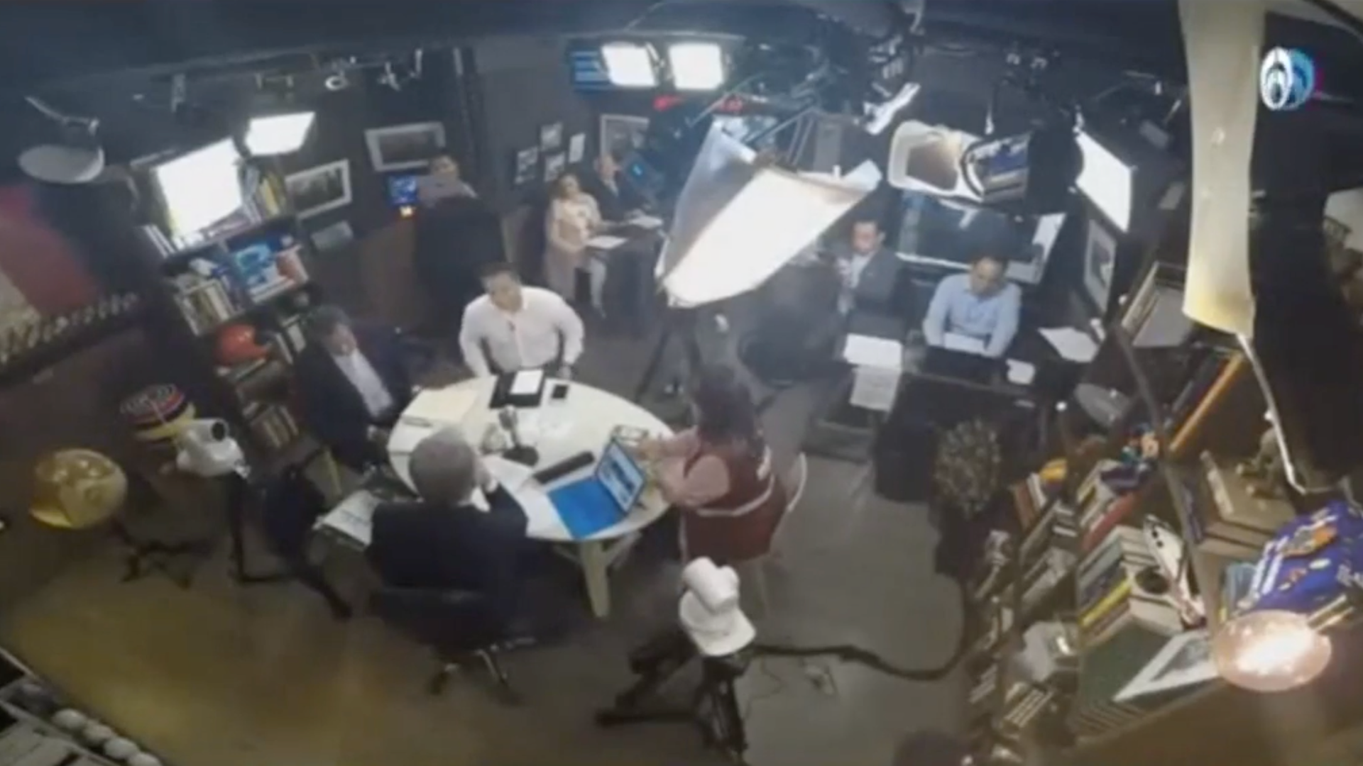 La mesa con los presidentes de Morena, PRI y PAN