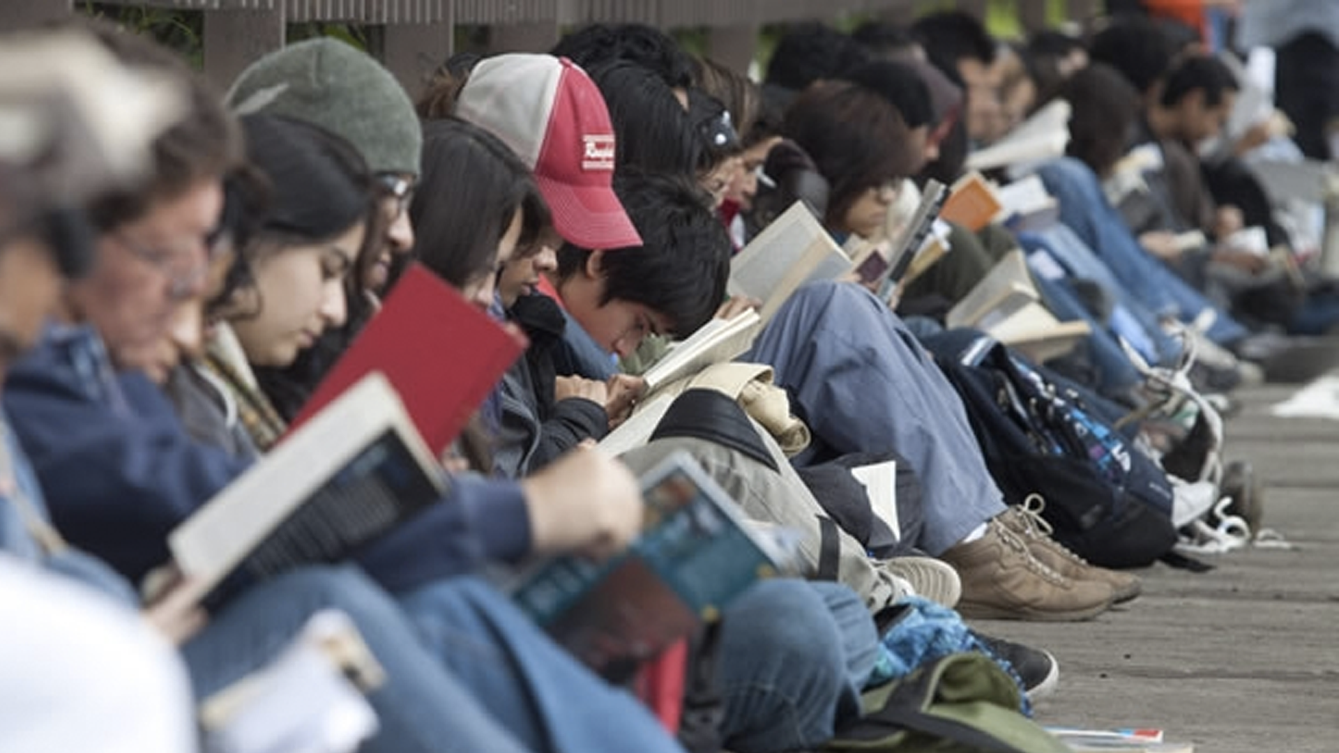 Disminuye el número de lectores en los últimos tres años en México