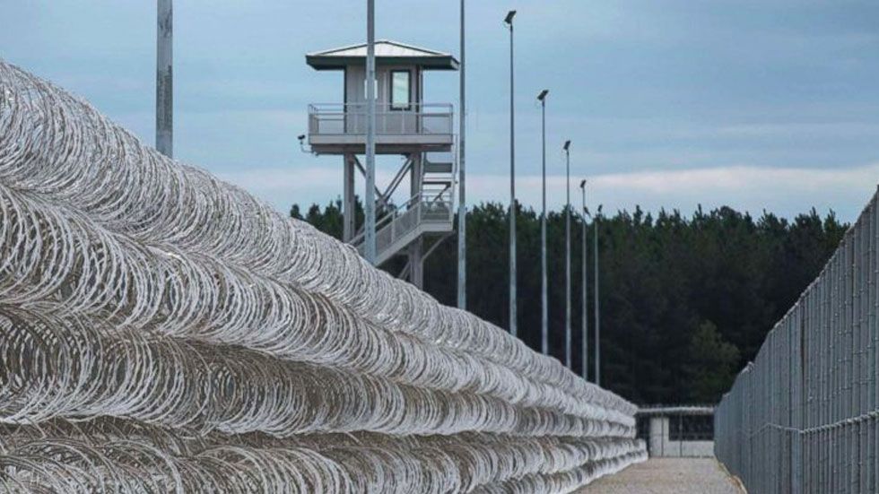 Riña en cárcel de EE.UU. deja siete muertos