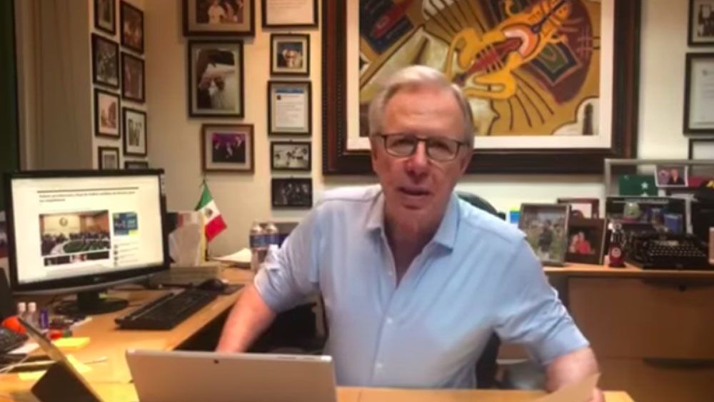 El Bronco: los huevos en la casa de las gallinas suyas