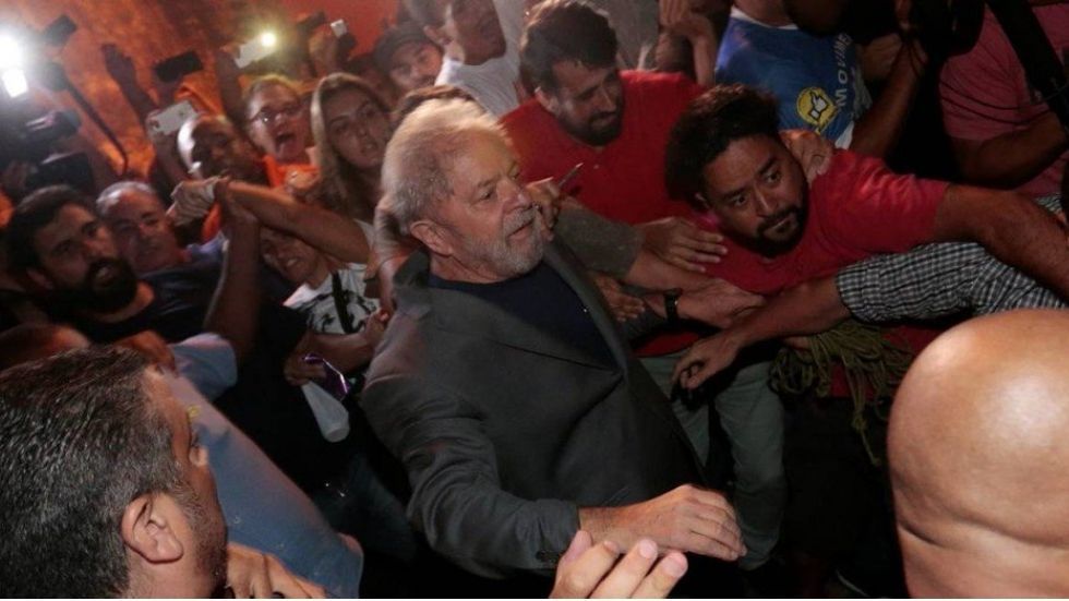 Juez devuelve a Lula da Silva beneficios de expresidentes brasileños - luiz-inacio-lula-da-silva-curitiba-se-entrega-2