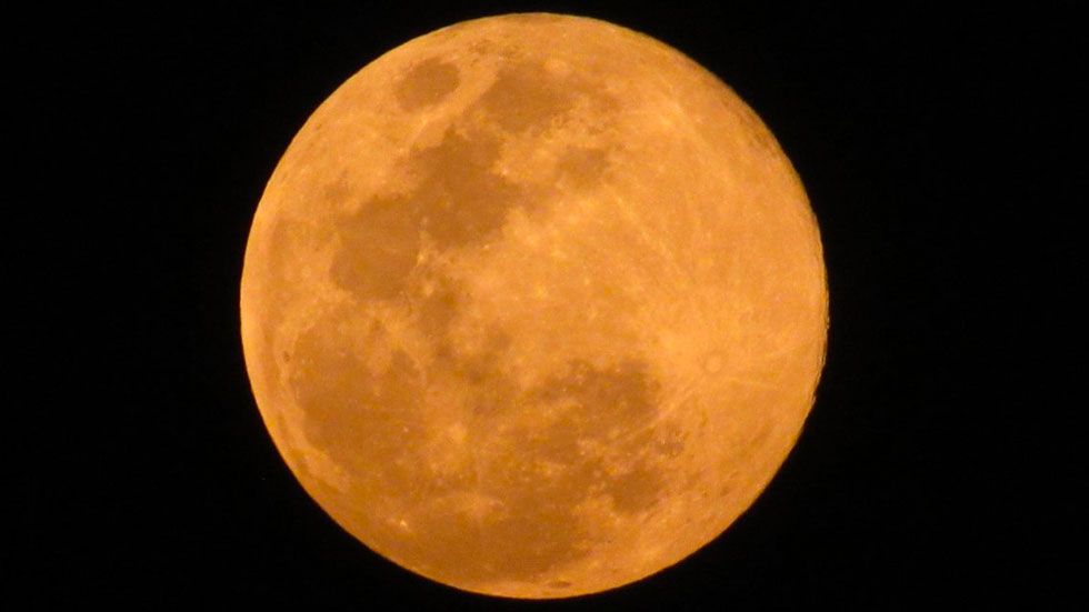 #Fotos La luna naranja de este amanecer #Fotos La luna naranja de este amanecer