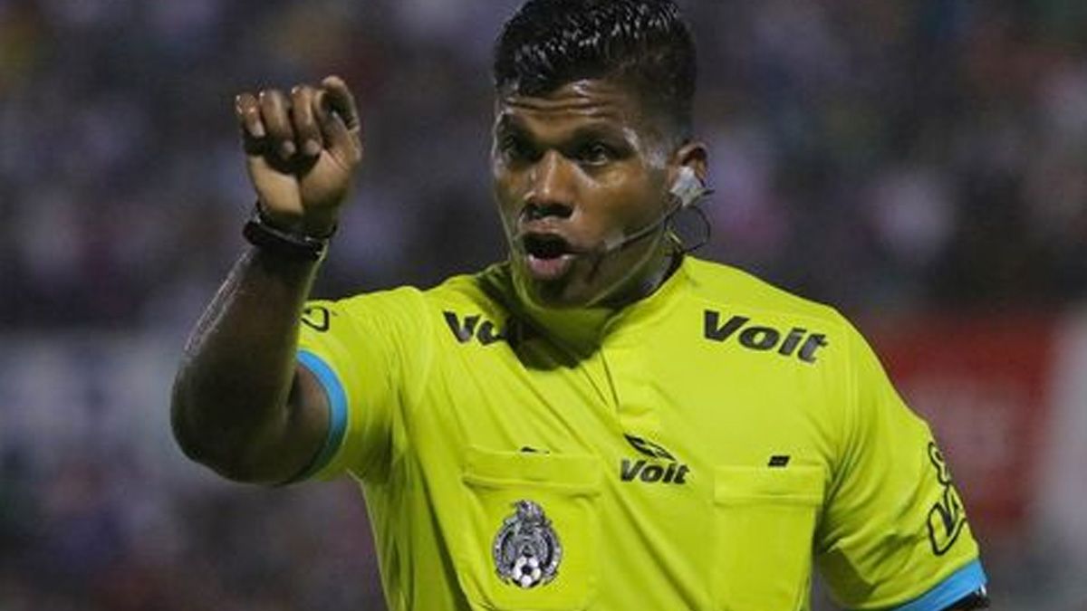 Árbitro denuncia haber sido despedido por ser negro - maganda-arbitro-despido-racismo