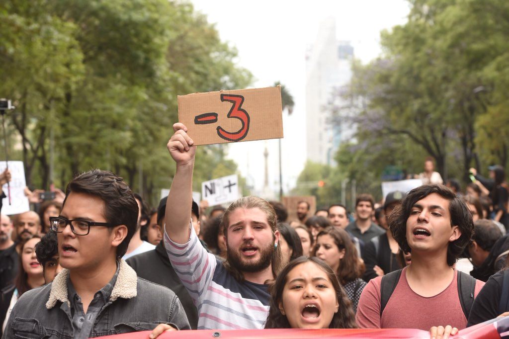 Marcha en Reforma por estudiantes desaparecidos en Jalisco - manifestacion-reforma-estudiantes-jalisco-2
