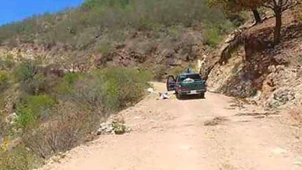 Localizan dos cadáveres y un menor herido en Oaxaca