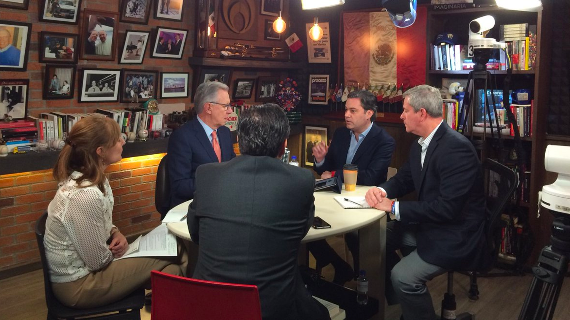 La mesa de los coordinadores de campaña