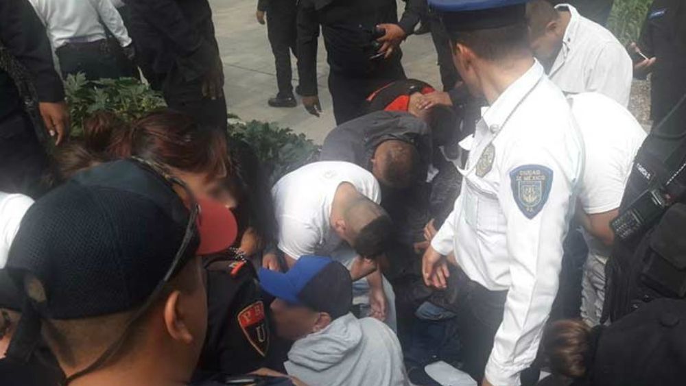 Detienen a 12 personas por robo de celulares en Línea 2 del Metro