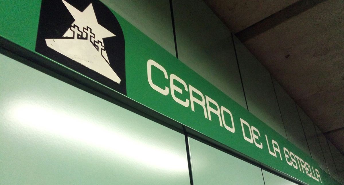 Rescatan a perro de vías de Metro Cerro de la Estrella