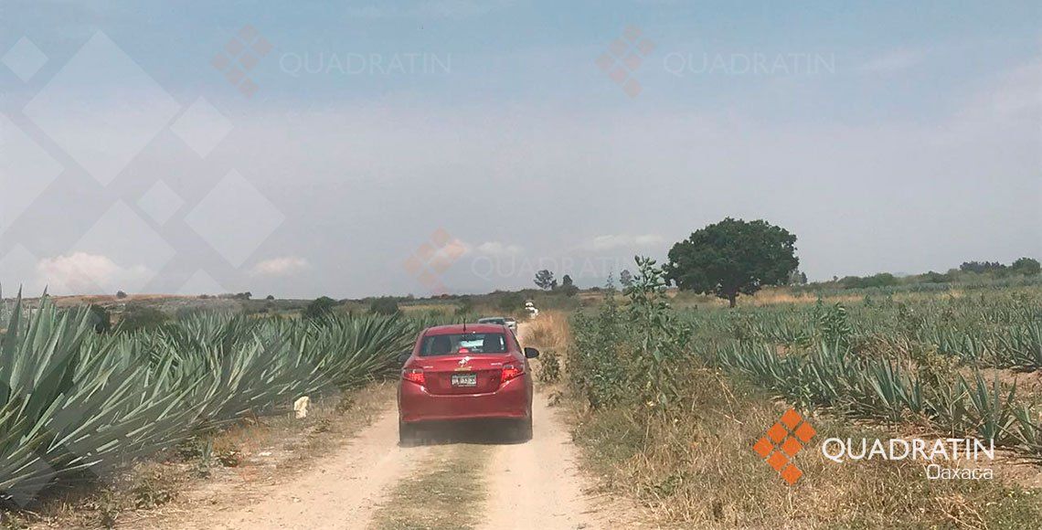 Mezcaleros bloquean carretera en Oaxaca - mezcaleros-oaxaca1
