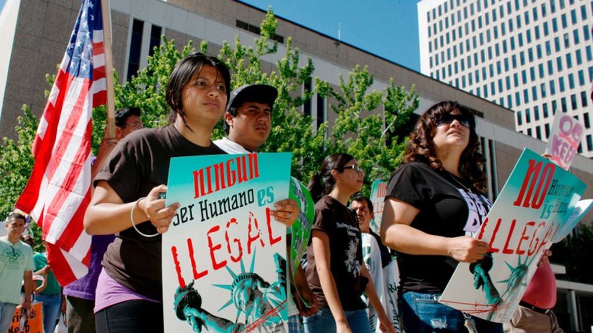 EE.UU. suspende ayuda a migrantes en proceso de deportación