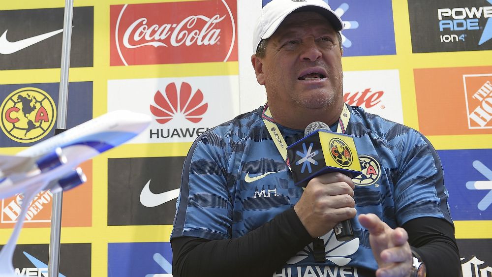 Herrera responde a mentadas de Pizarro; el de Chivas se disculpa