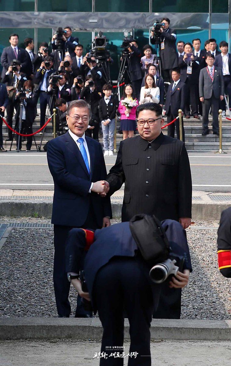 La Guerra de Corea: un conflicto con repercusiones en la actualidad - moon-jae-in-y-kim-jong-un-corea-5