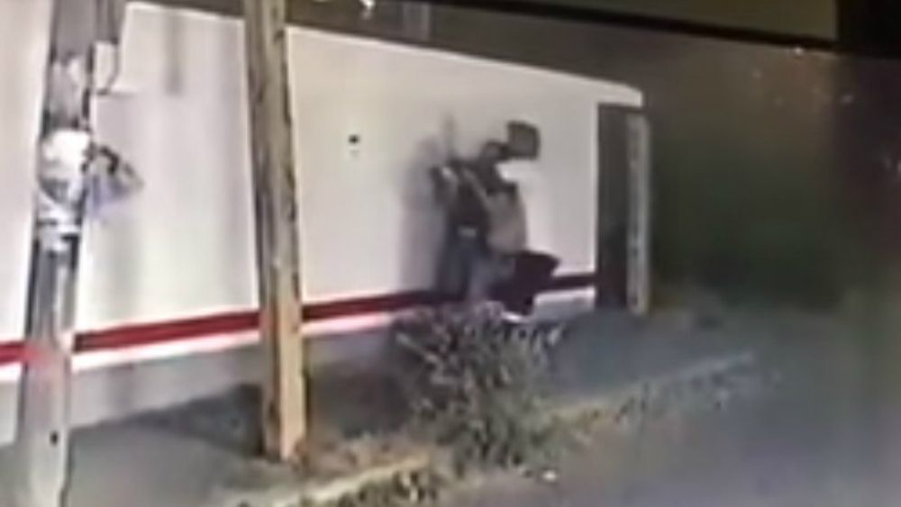 #Video Captan video de un hombre agrediendo a una mujer en Veracruz