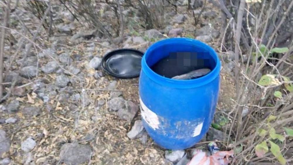 Hallan cadáver de mujer dentro de tambo en Oaxaca