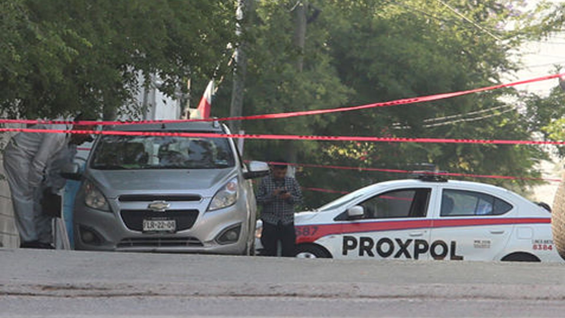 Hallan a pareja asesinada en automóvil abandonado en Nuevo León