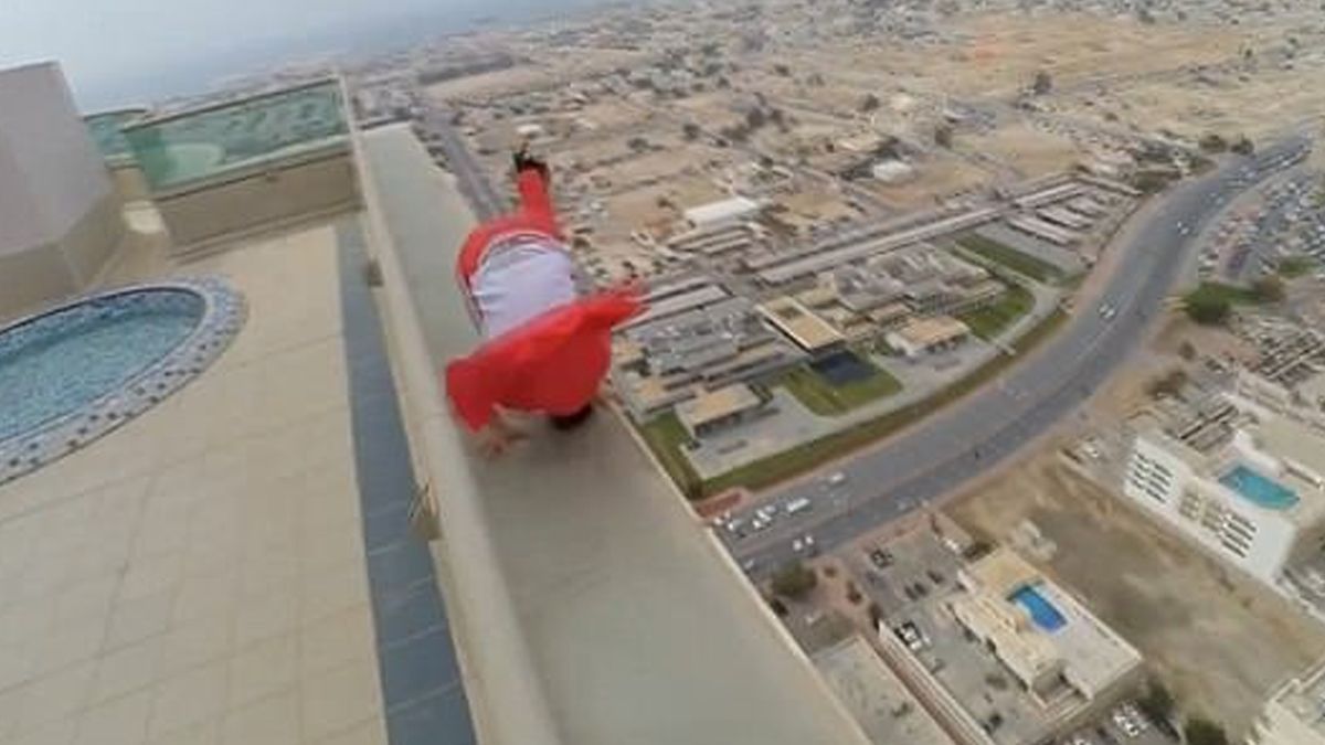 #Video Patinador realiza trucos en rascacielos de Dubai