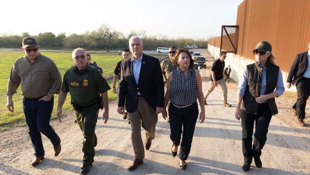 Mike Pence viajará a frontera con México el lunes