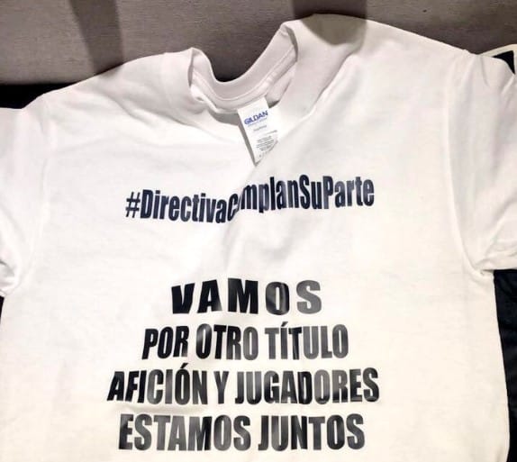 Chivas vuelve a protestar por adeudos en premios - playera-protesta-chivas