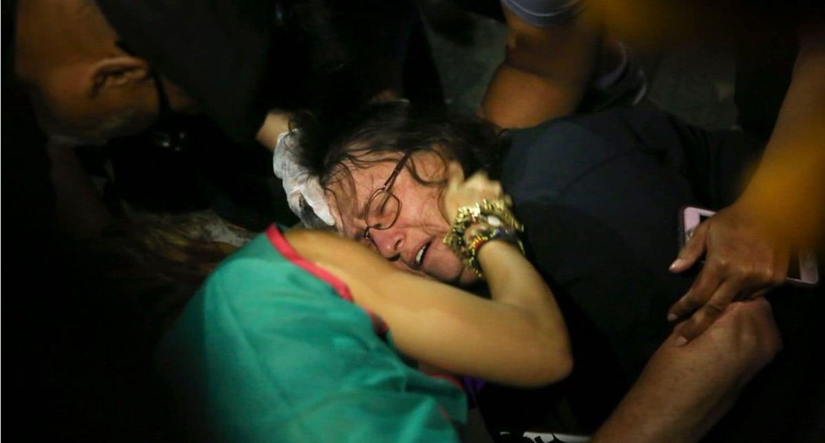 Patrulla atropella a manifestante en California Patrulla atropella a manifestante en California