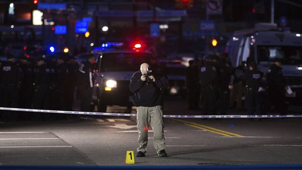 Policía de Nueva York abate a hombre al confundir un tubo con un arma