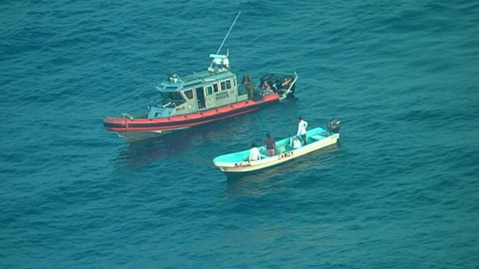 Semar rescata a tres náufragos en costa de Acapulco - rescatan-a-naufragos-acapulco-semar-3